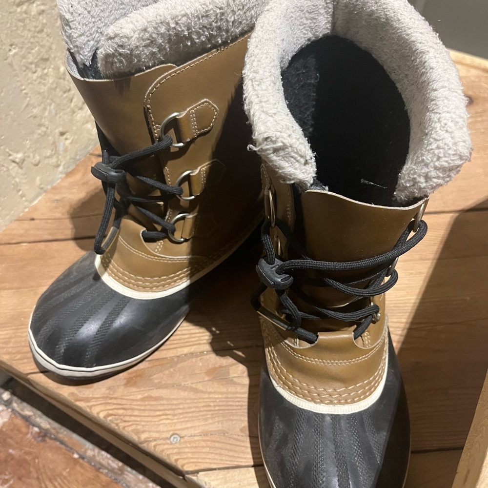 Sorel Tan and Black Rain and Snow Boots with Fleece Lining and Rugged Sole